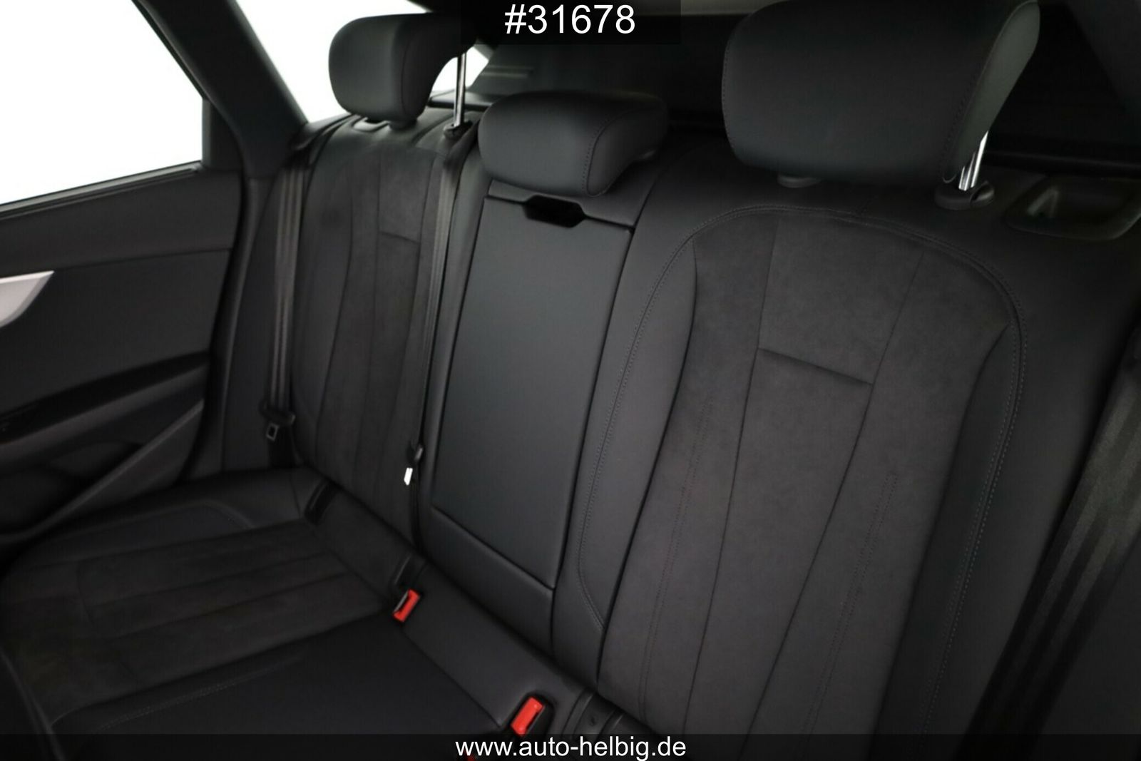 Audi A4 Avant 45 TFSI quattro S line Black AHK Pano foto 13