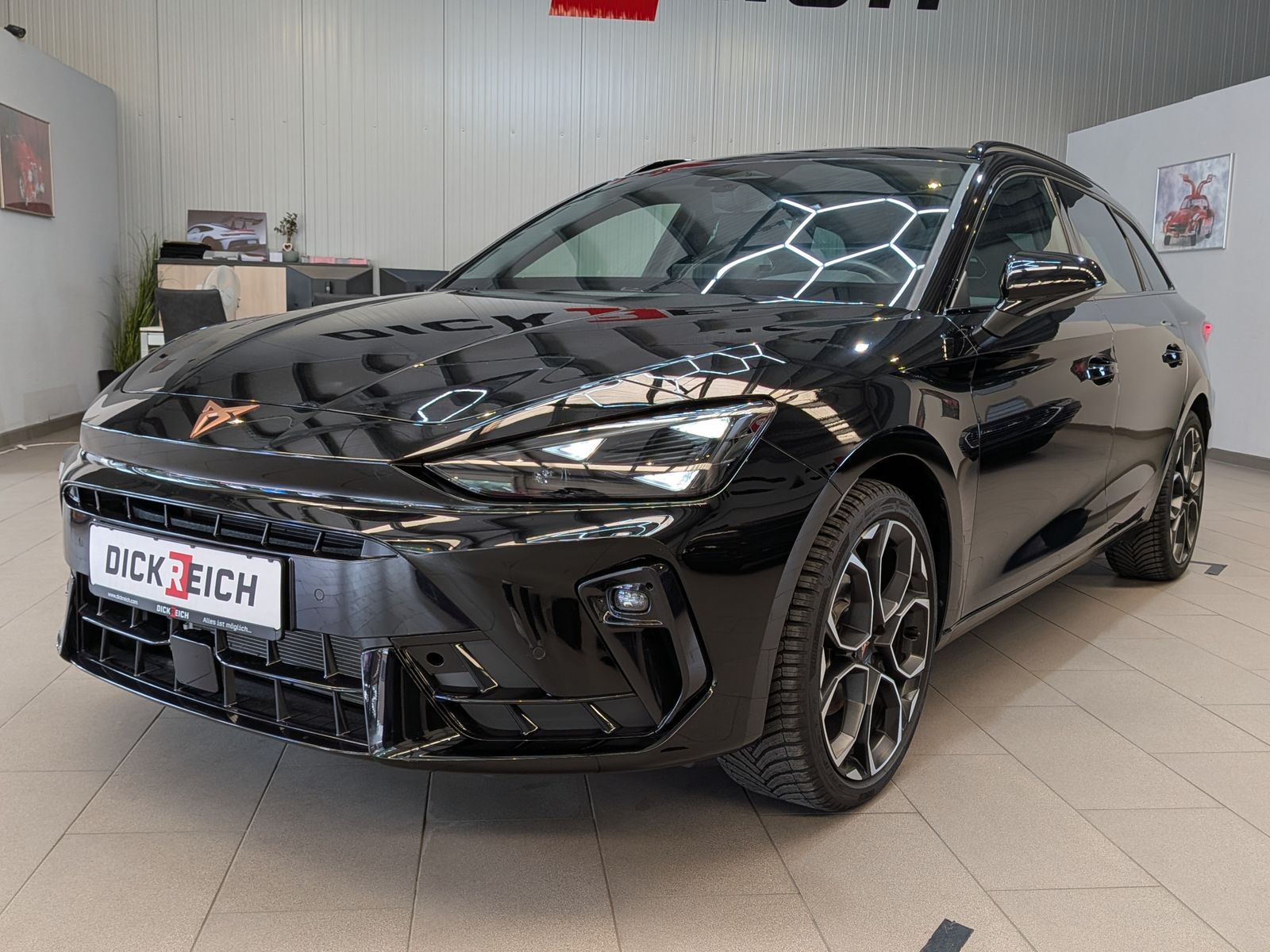 Fahrzeugabbildung CUPRA Leon 1.5 eTSI Dynamic-Edge-Paket AHK*PANO*CAM*18