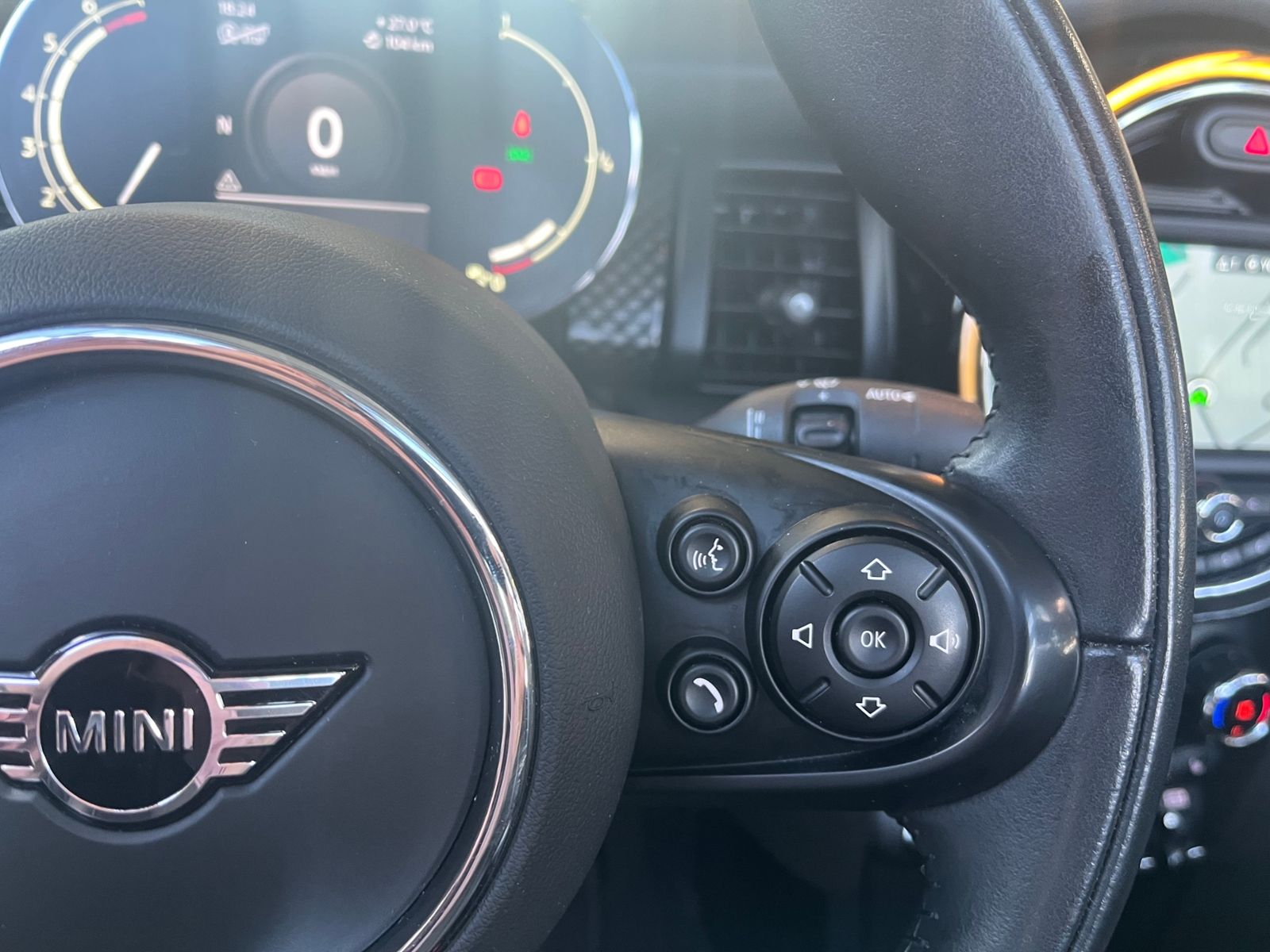 Fahrzeugabbildung MINI Cabrio Cooper S Chili LED NAVI ALU