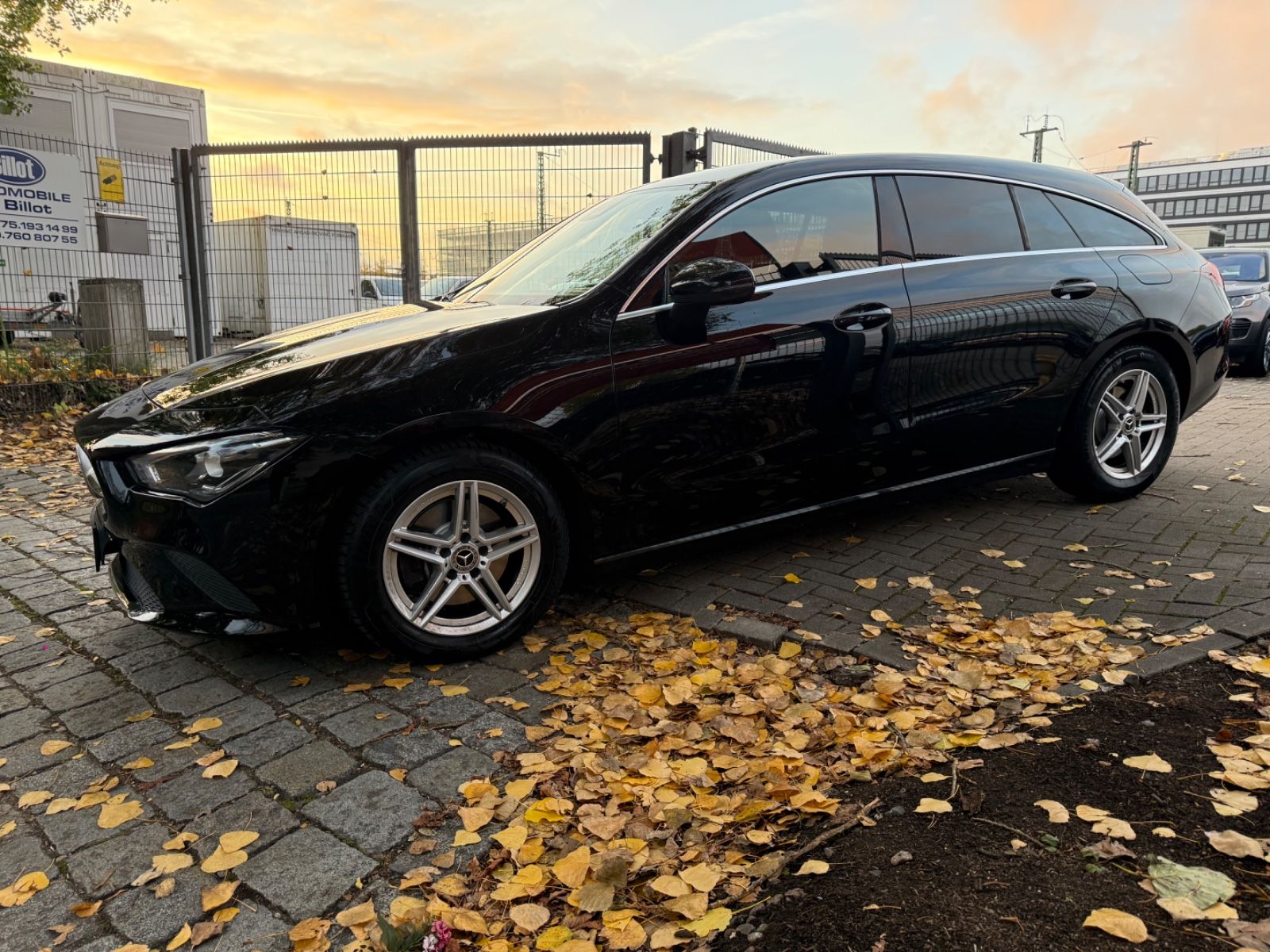 Fahrzeugabbildung Mercedes-Benz CLA 180  Shooting Brake*LED*NAVI*CAM*LEDER*SHZ