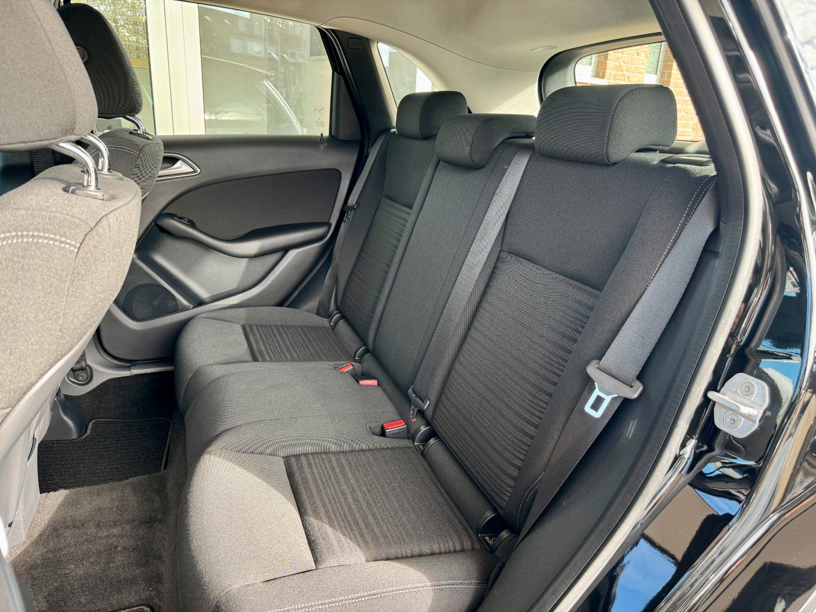 Fahrzeugabbildung Mercedes-Benz B 180 Autom. Navi/Bluetooth/PDC/2.Hand