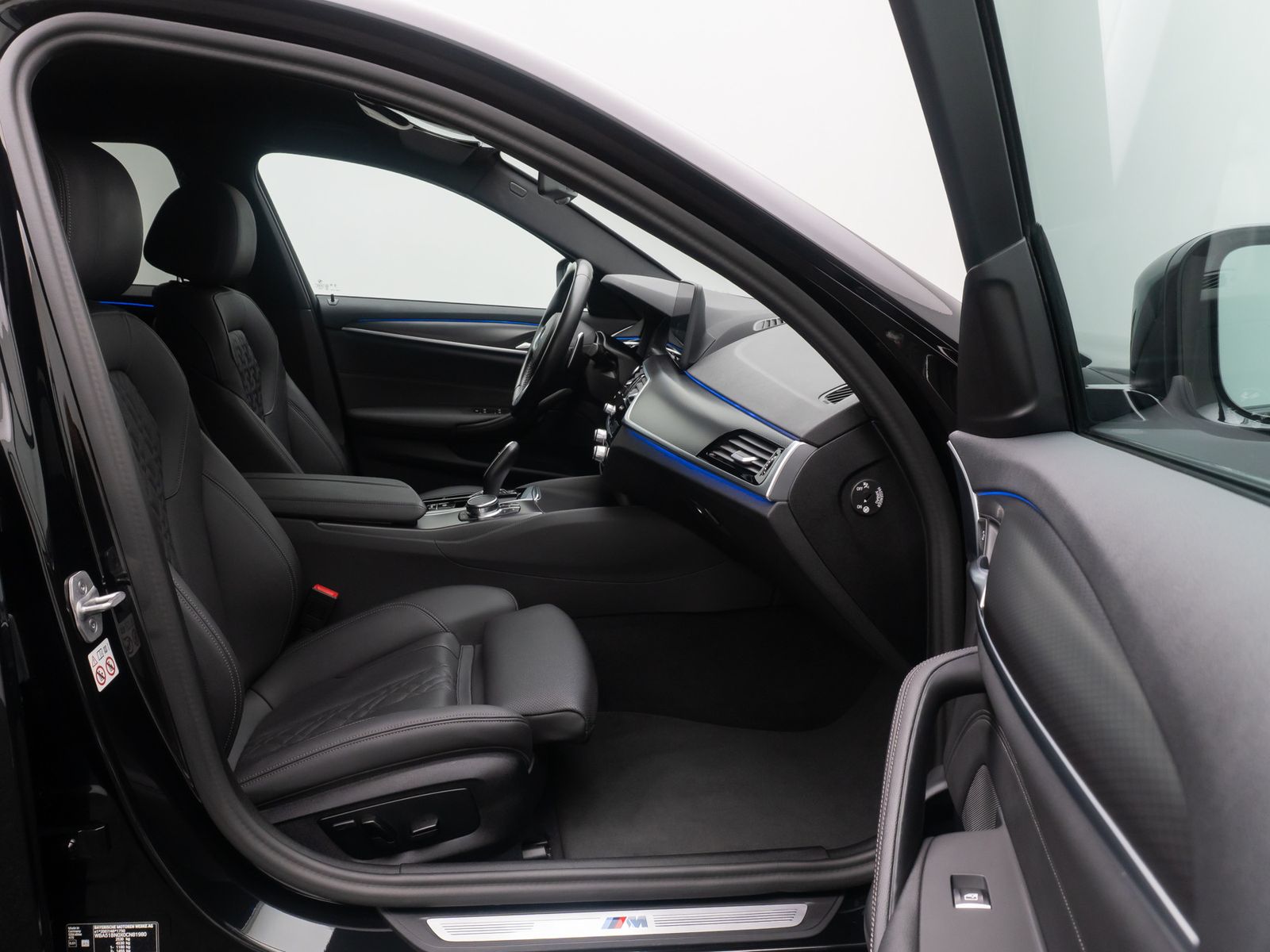 Fahrzeugabbildung BMW 520d xD M Sport DAB Laser HUD AHK Alarm Komfort