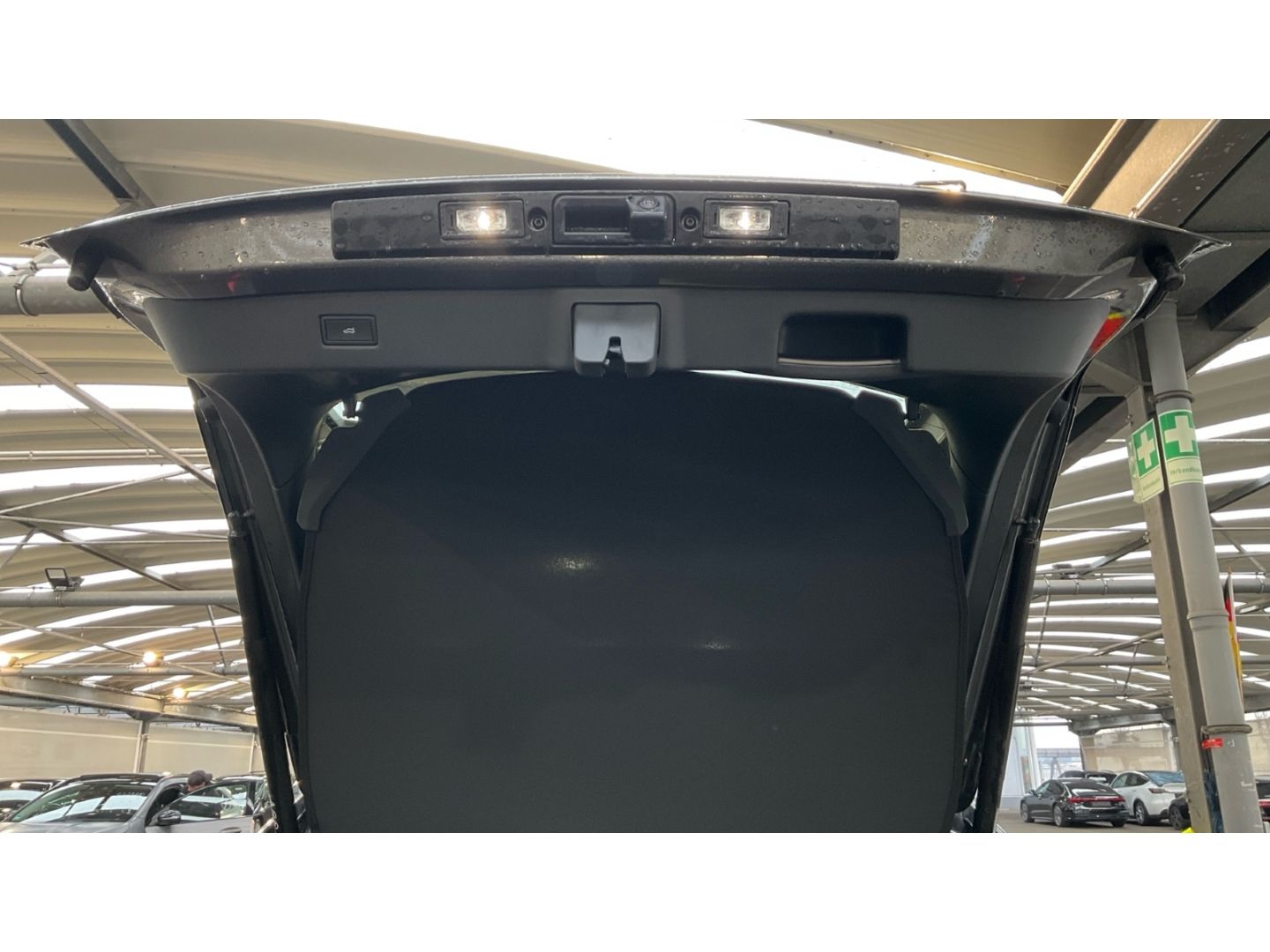 Fahrzeugabbildung Ford Capri 210 kW RWD Premium Tempomat Kamera Navi