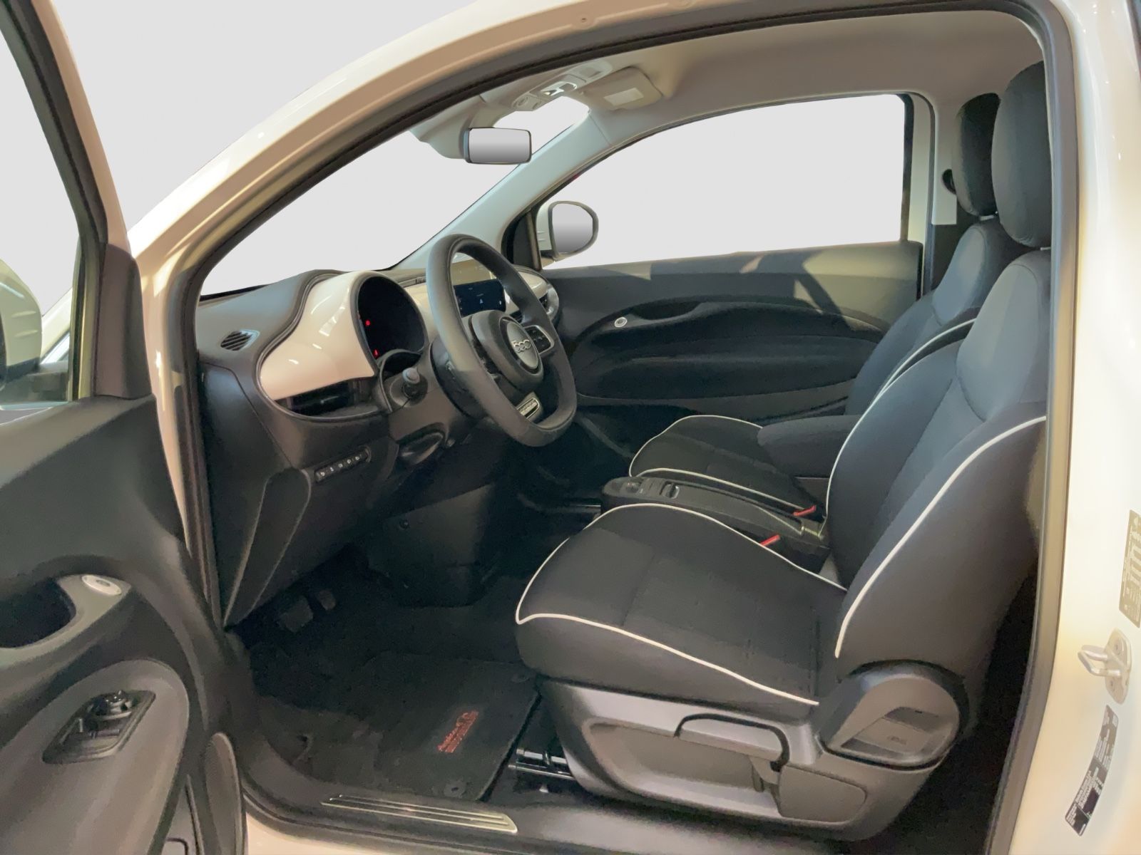 Fahrzeugabbildung Fiat 500e + Komfort Paket, Style Paket