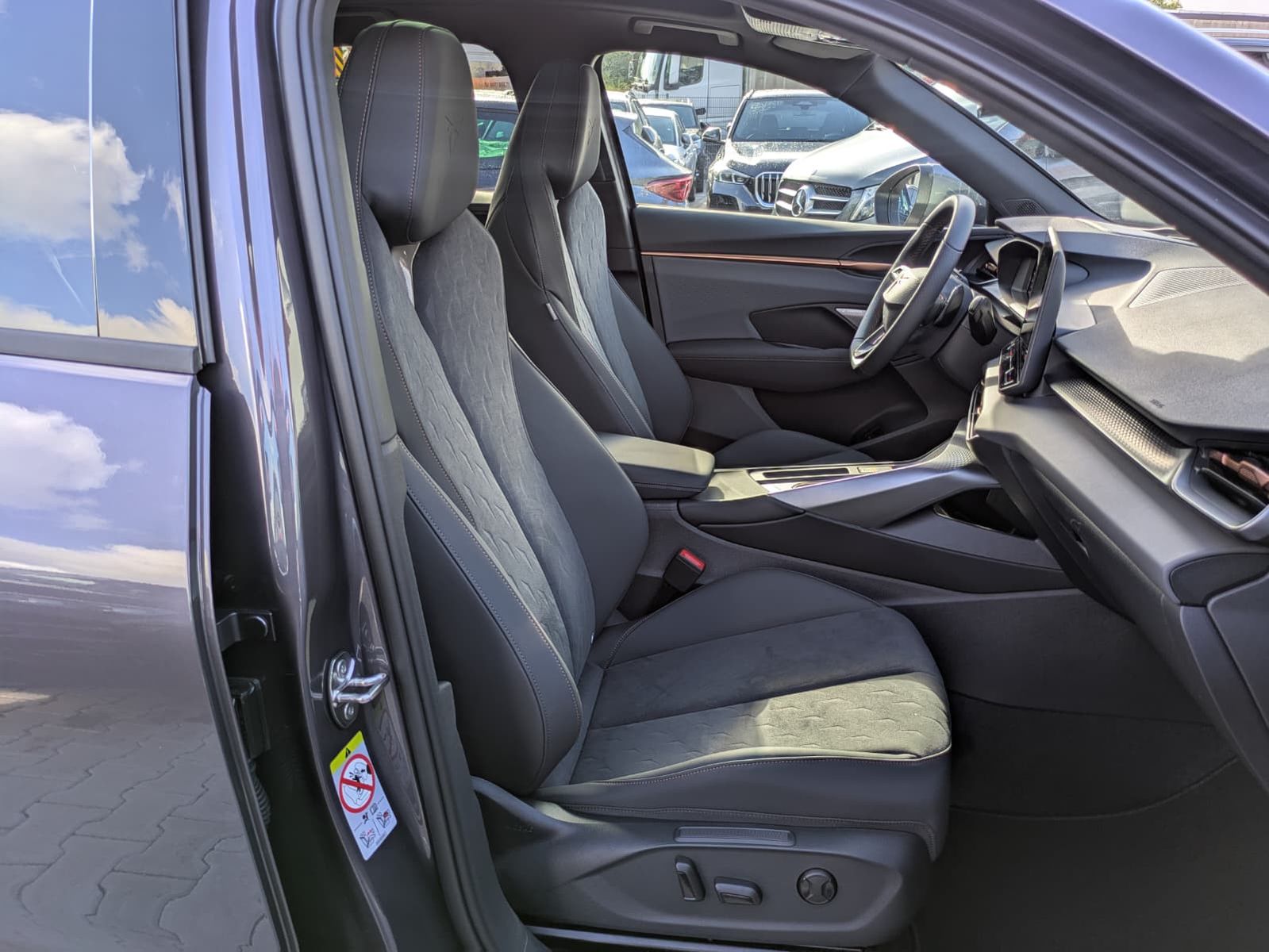 Fahrzeugabbildung CUPRA Terramar 2.0 TSI 4D VZ HUD*MATRIX*PANO*DCC*20"