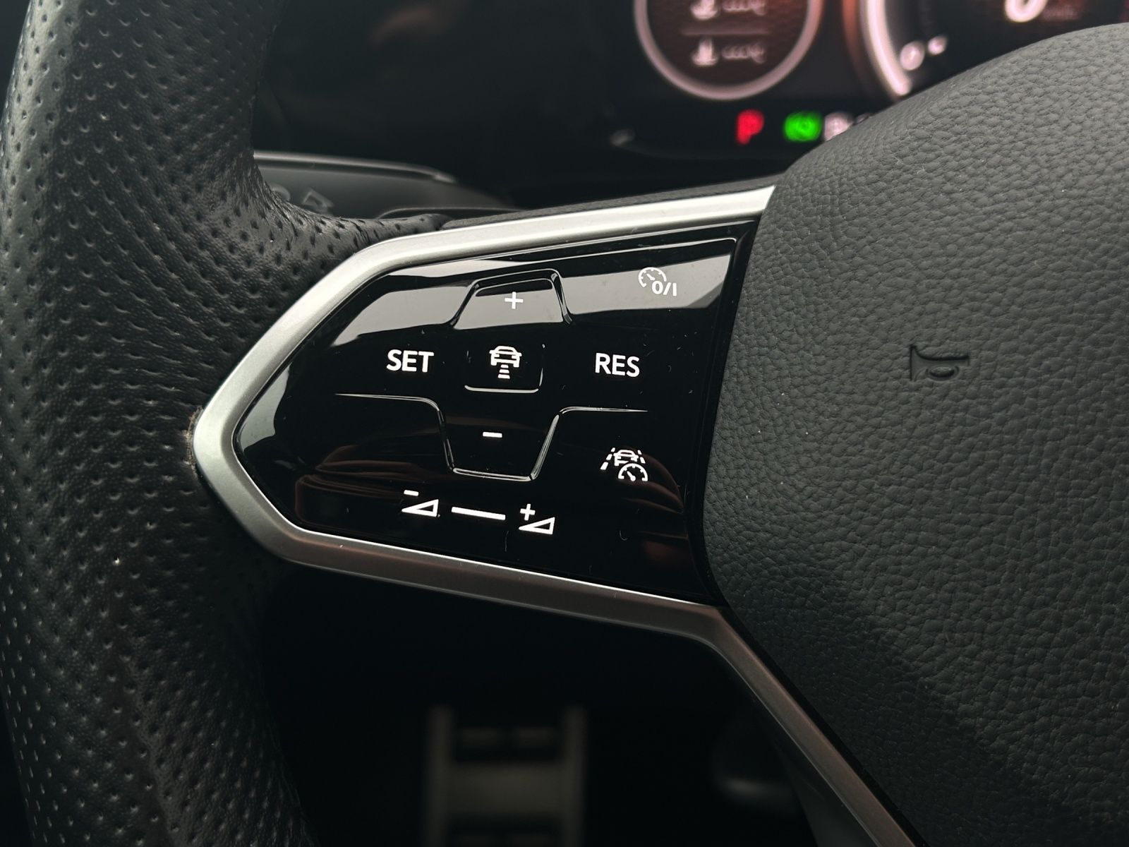 Fahrzeugabbildung Volkswagen Golf VIII GTD Business DSG IQ.Light ACC STH SH P