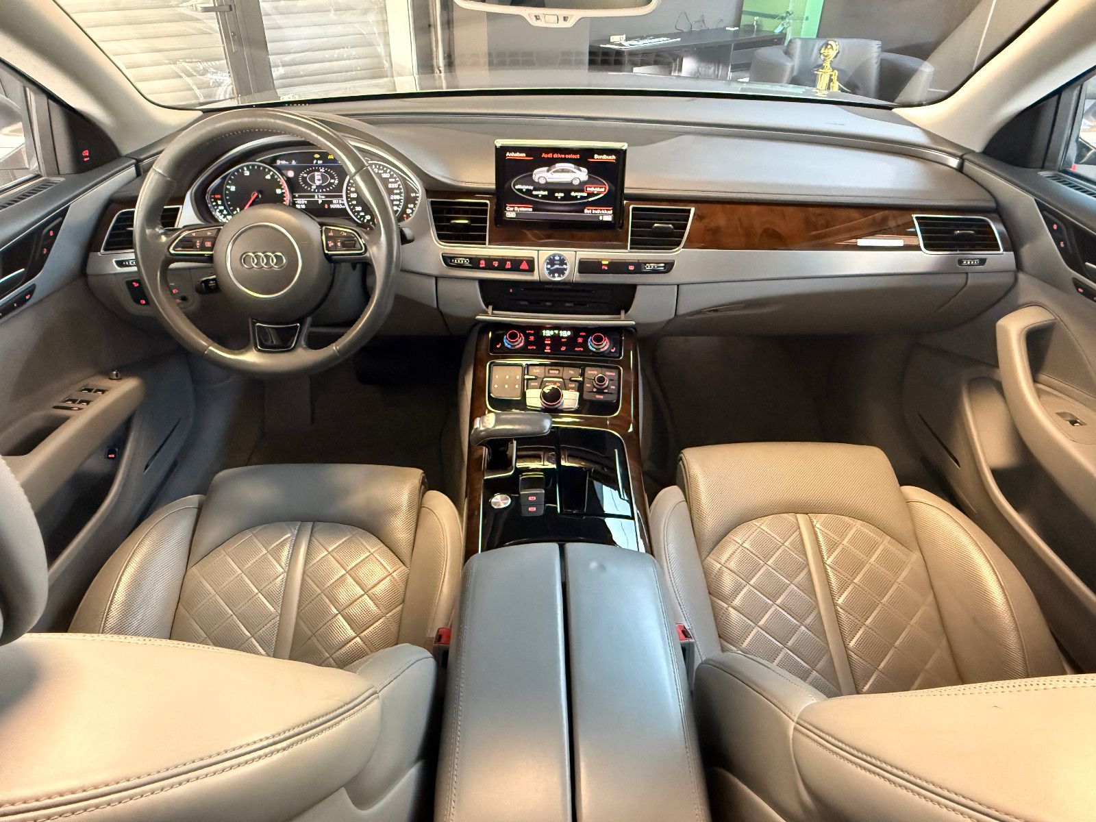 Fahrzeugabbildung Audi A8 4.2 TDI quattro/SCHIEBEDACH/LED/ACC/FACELIFT