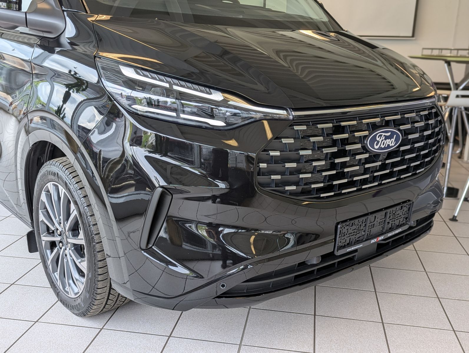 Fahrzeugabbildung Ford Tourneo Custom 320 Titaniu-X Leder Pano StHz AHK