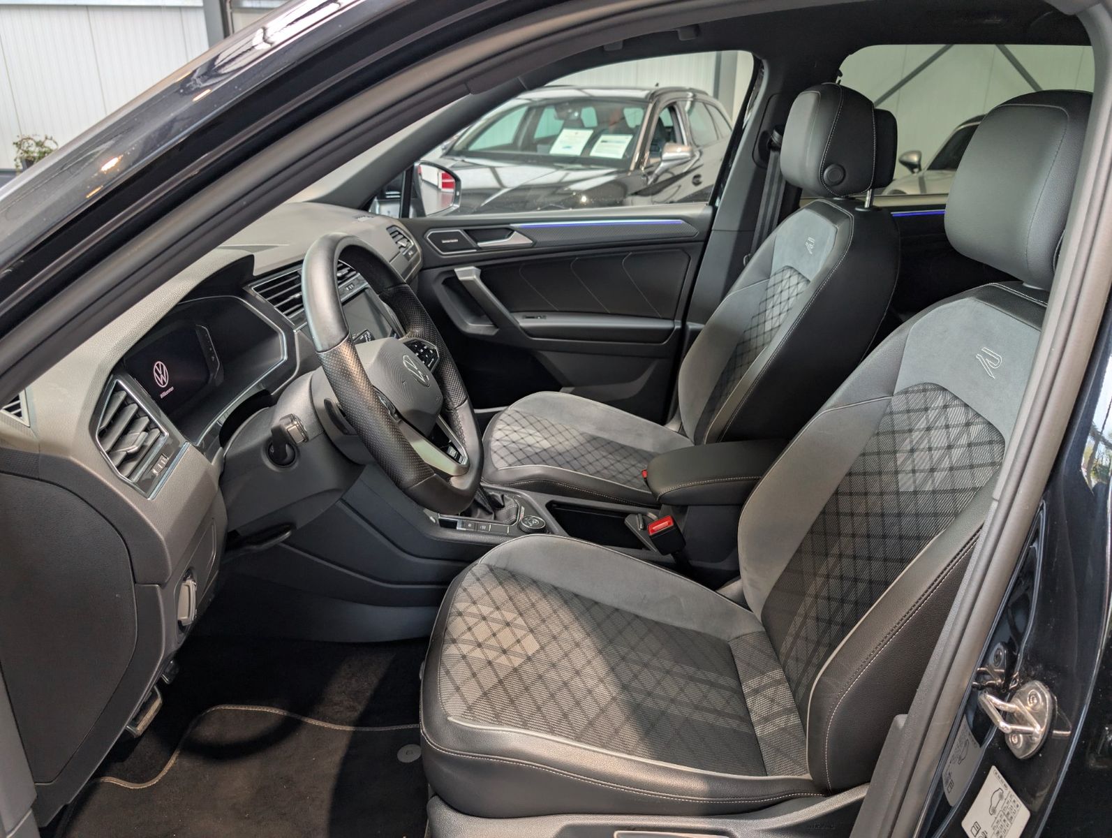 Volkswagen Tiguan Allspace 2.0 TSI 4Moti DSG R-Line 7-Sitz foto 8