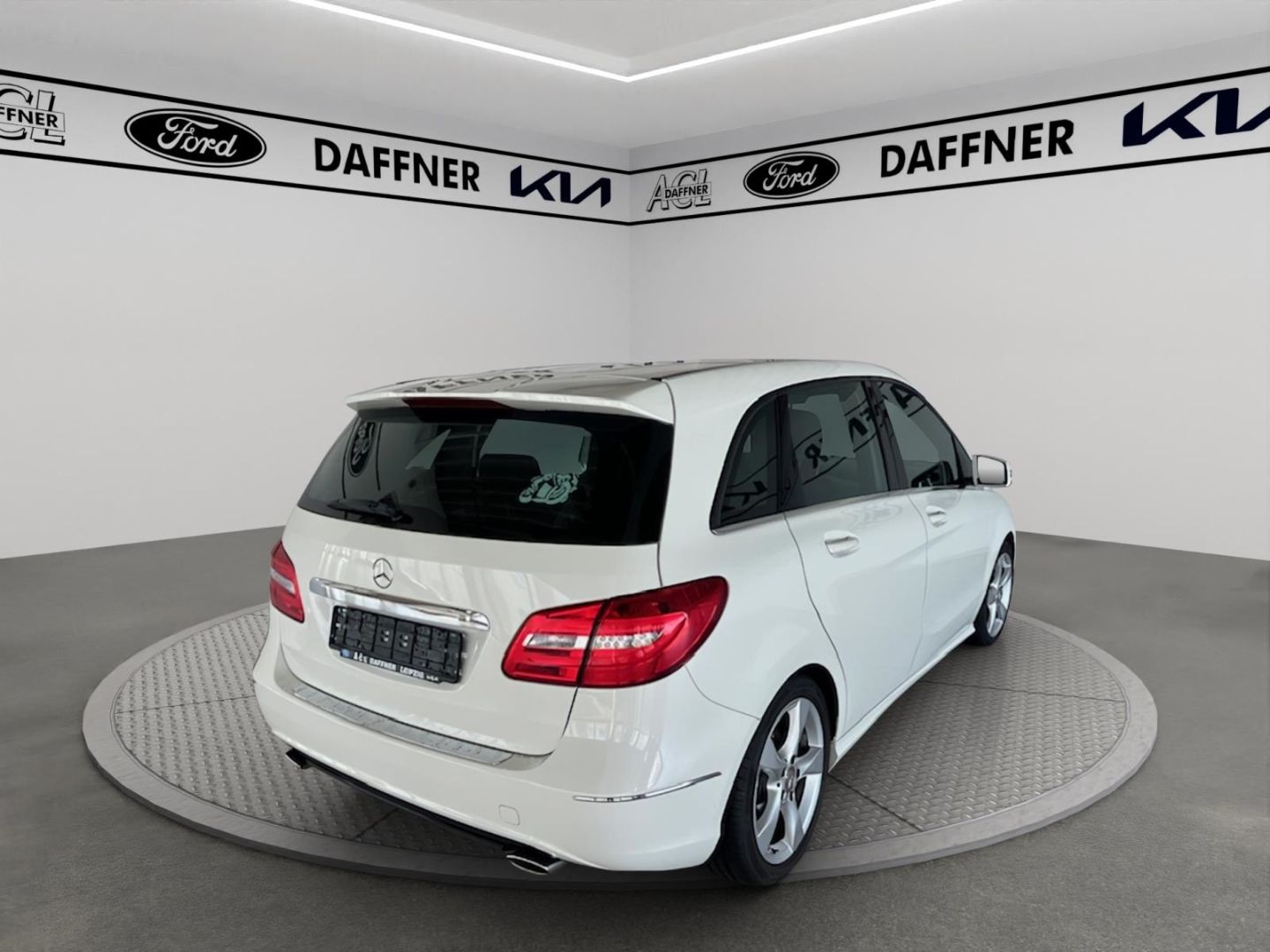 Fahrzeugabbildung Mercedes-Benz B 180 Sportpaket AHK-el. klappb. Bi-Xenon SHZ No