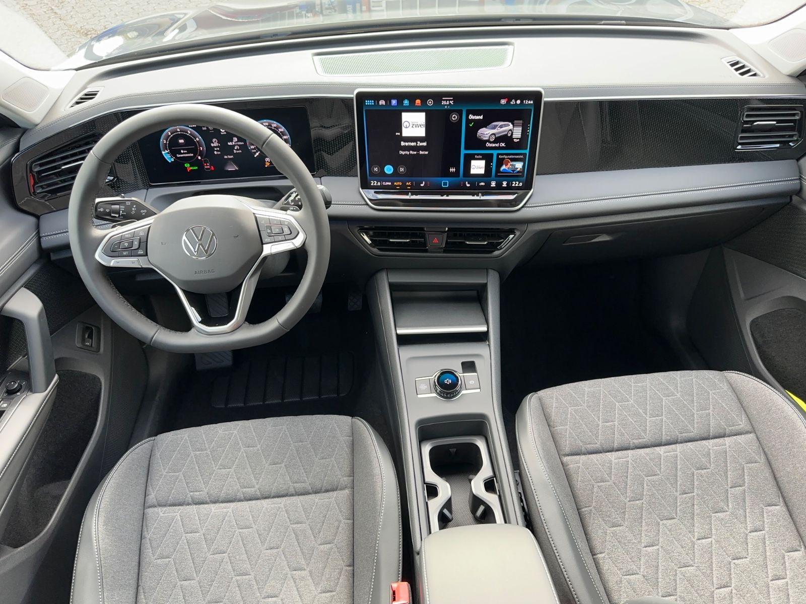 Fahrzeugabbildung Volkswagen Tiguan 1.5 eTSI Life DSG AHK/360°/APP/ACC/Keyles