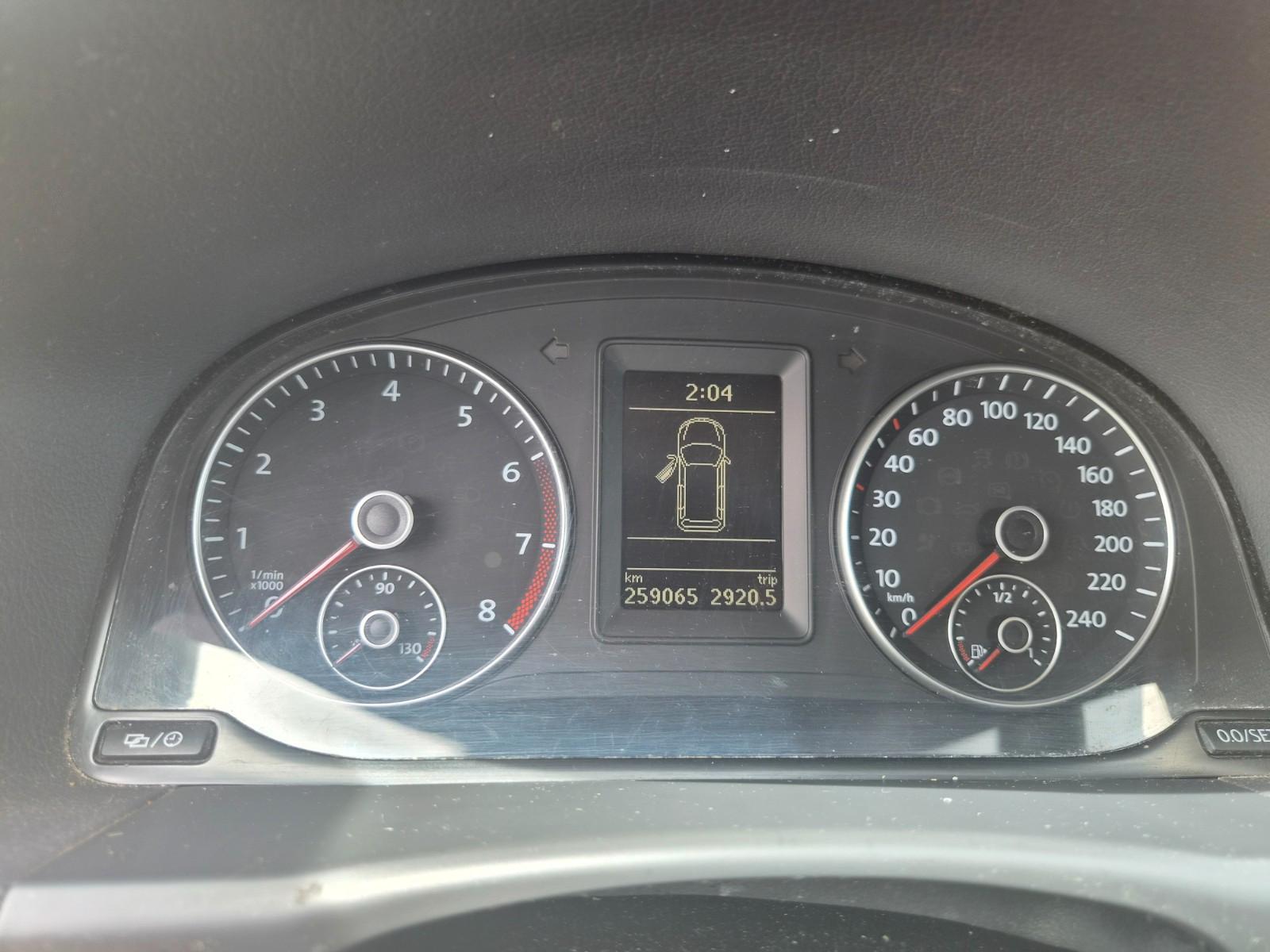 Volkswagen Touran 2014 — photo 17