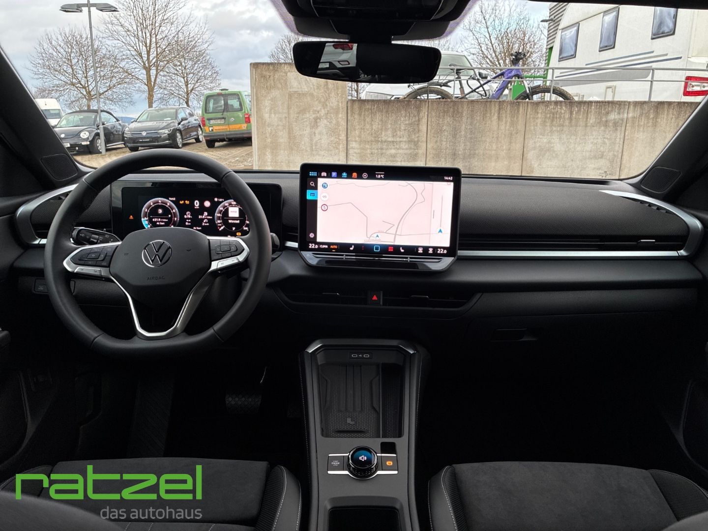 Fahrzeugabbildung Volkswagen T-Roc STYLE 1.5 eTSI AHK+IQ.Light+360°Kam.+PDC