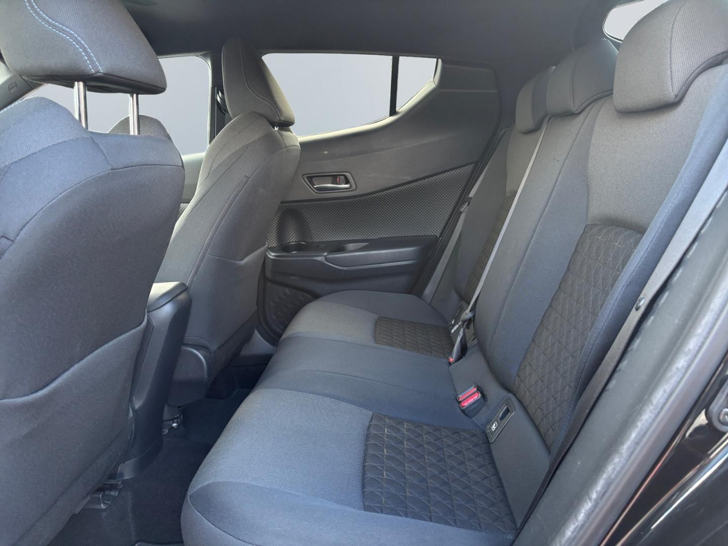 Toyota C-HR 2.0 Hybrid Team D *LED*ACC*CarPlay*CAM*SHZ*