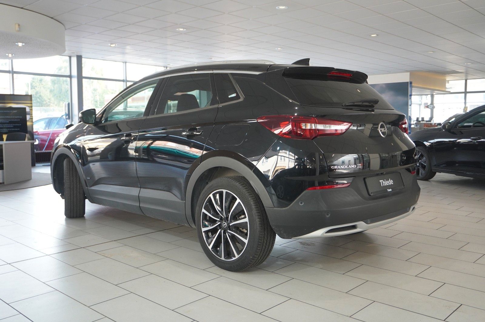 Fahrzeugabbildung Opel Grandland (X) 1.6 PHEV ULTIMATE NAVI/LED/360°/SH