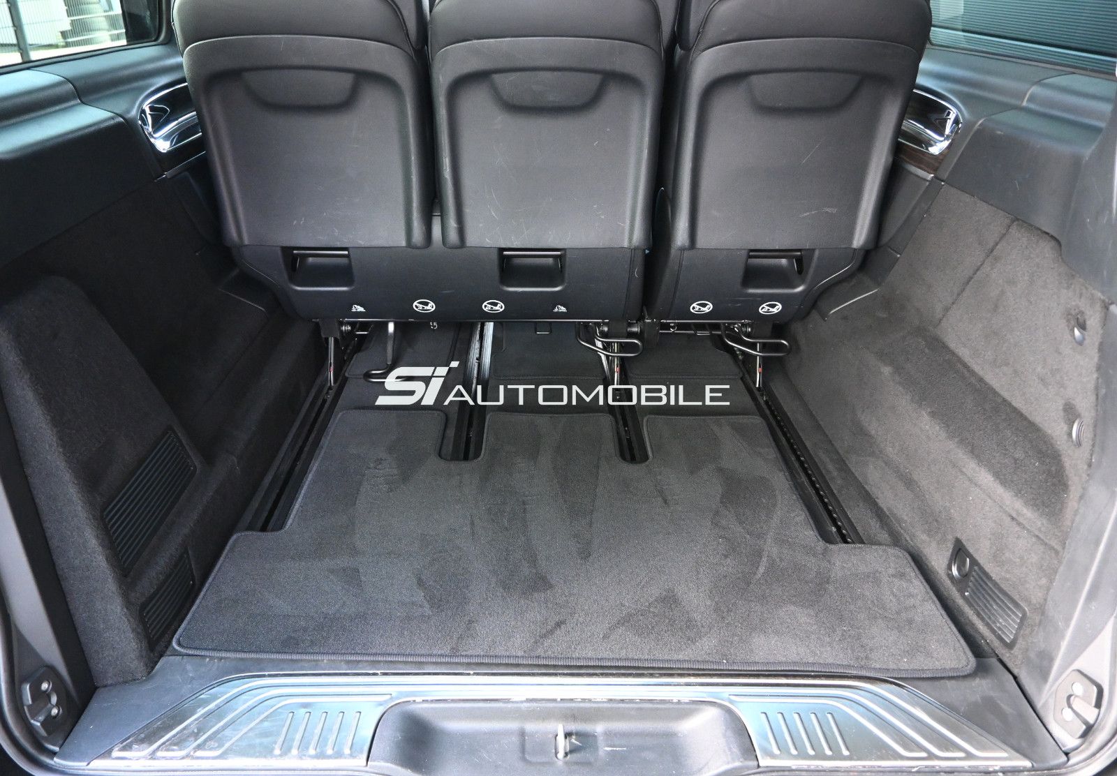 Fahrzeugabbildung Mercedes-Benz V 300 d 4Mat. Lang AVANTG. EDITION °PANO°STANDHZ
