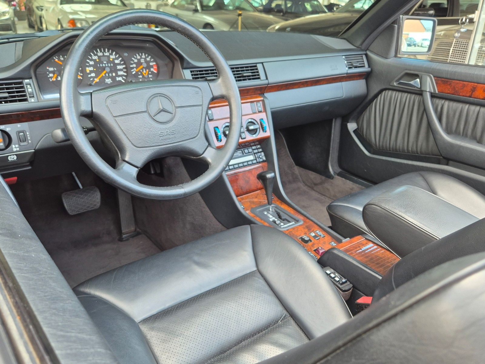 Fahrzeugabbildung Mercedes-Benz E 220 Cabrio/Dt./2. Hand/Daimler-SH/Leder/Klima