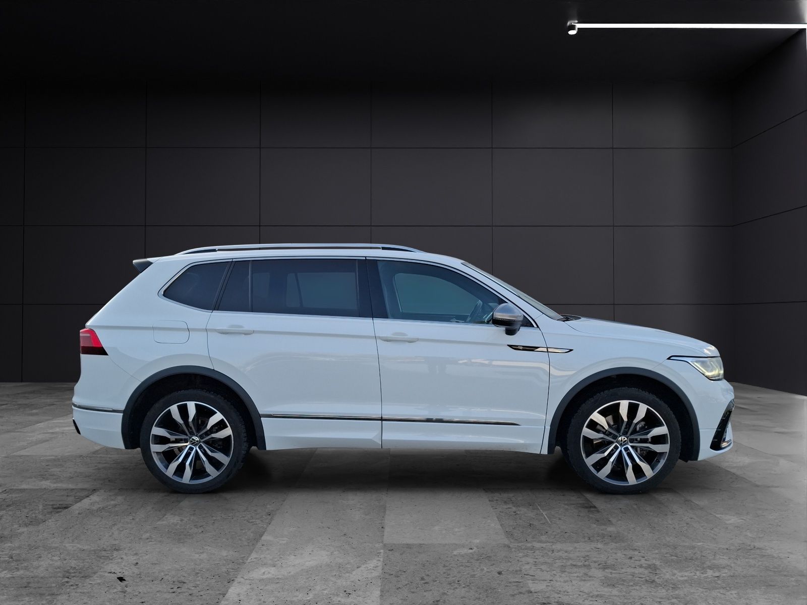 Fahrzeugabbildung Volkswagen Tiguan Allspace TSI R-Line DSG 4M Matrix Navi AI