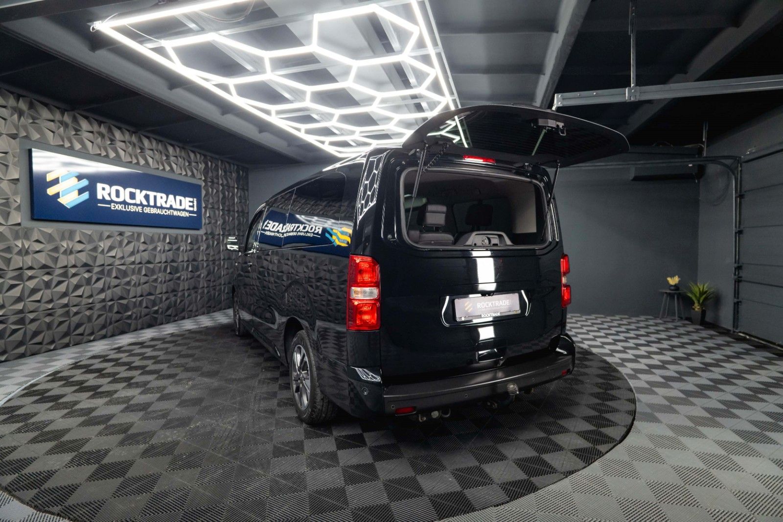 Fahrzeugabbildung Opel Zafira Life Innovation L3 Black Edition *Pano*