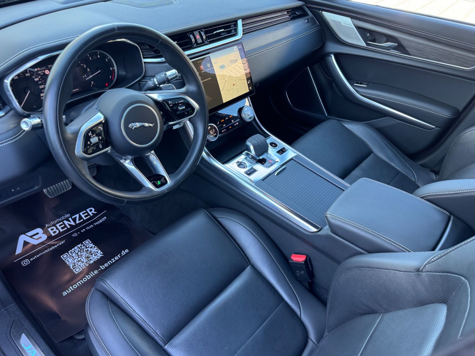 Fahrzeugabbildung Jaguar XF Sportbrake R-Dynamic SE AWD/PANO/KAM/MERIDIAN