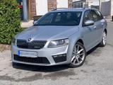 Skoda Octavia 2,0 Combi RS - Skoda Octavia mit Diesel-Antrieb: Limousine, RS