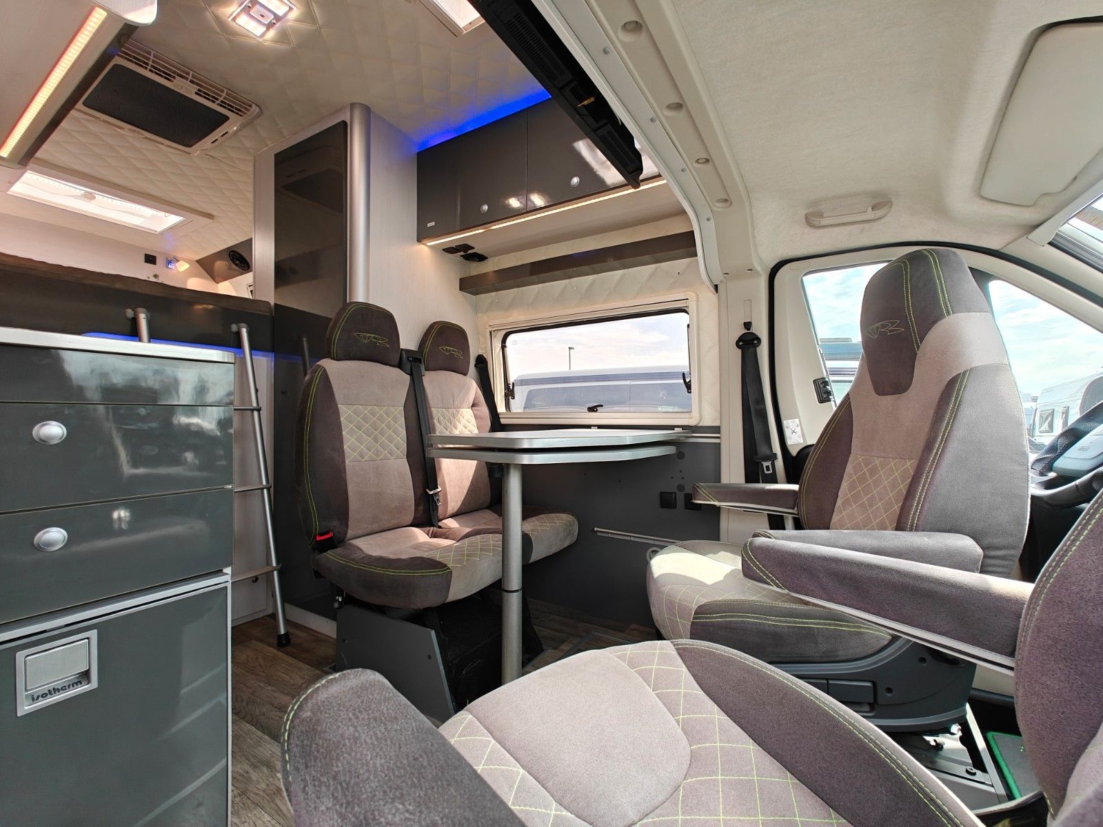 Fahrzeugabbildung Andere VR Motorhomes Pitanti 747 - Motorrad Transport -