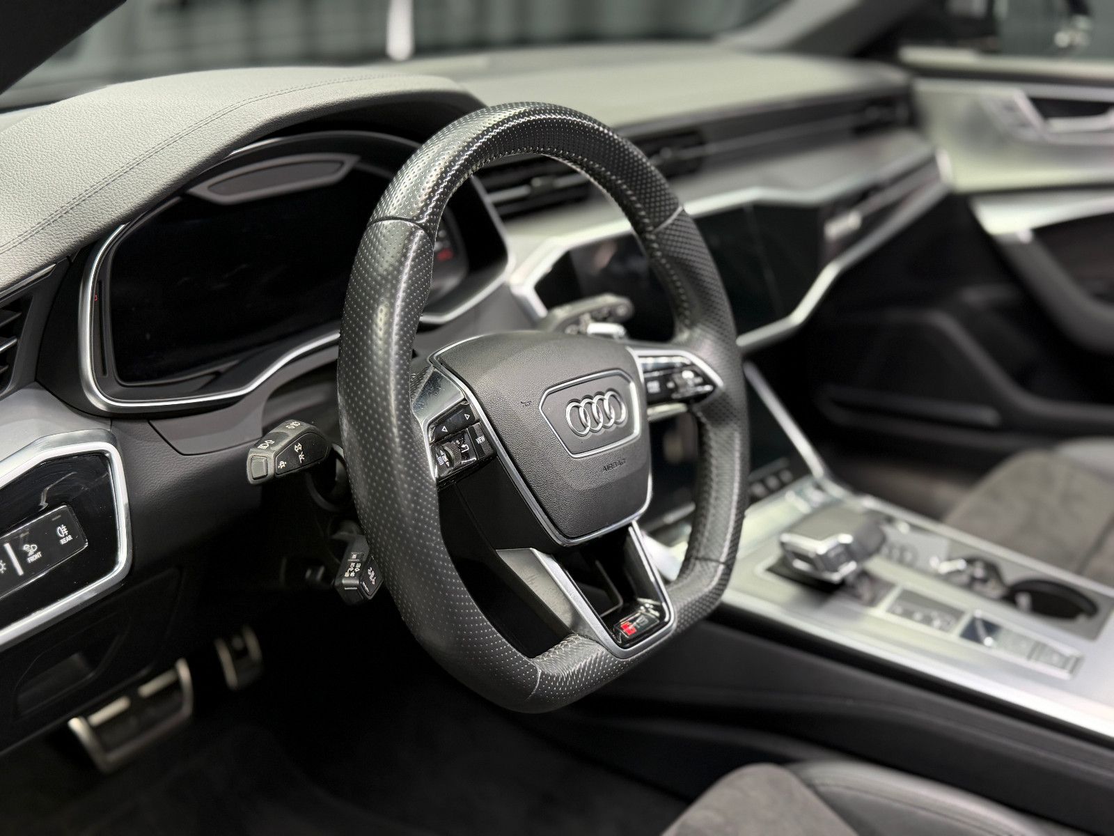 Fahrzeugabbildung Audi RS6 Avant 4.0 TFSI quattro |KERAMIK|B/O