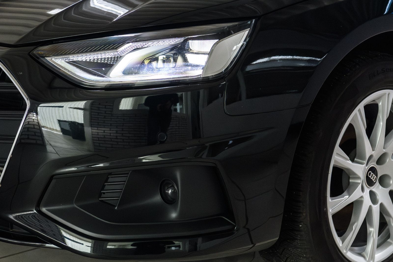 Fahrzeugabbildung Audi A4 35 TFSI S tronic advanced Avant LED/SZH/NAVI