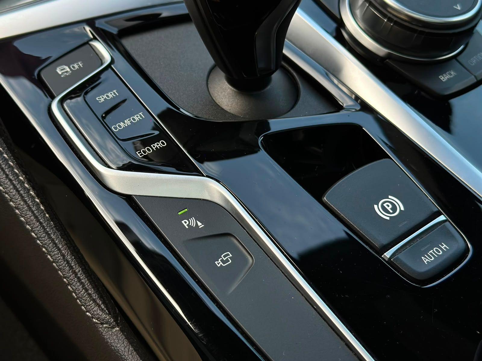 BMW 520d LUXURYLINE SHADOW ACC#PANO#SHZ#MEMORY#SH#LH