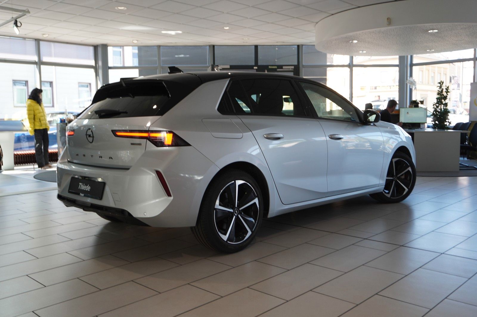 Fahrzeugabbildung Opel Astra L Lim. 1.6 HYBRID GS SPORT NAVI/360°/SPORT
