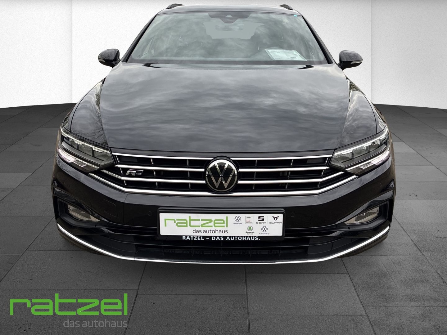 Fahrzeugabbildung Volkswagen Passat Variant Business 2.0 TDI DSG R-Line Navi
