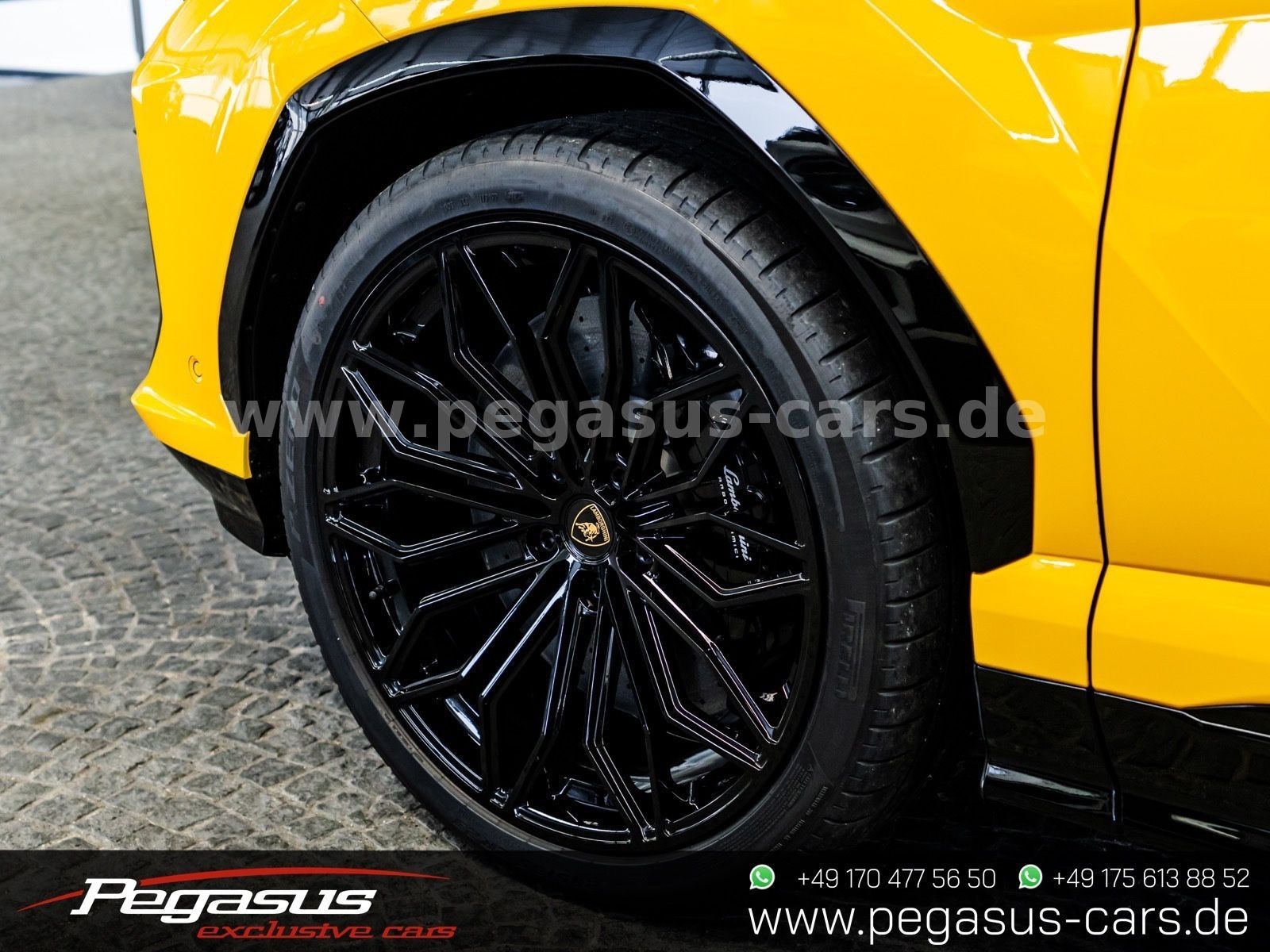 LAMBORGHINI Urus - 16