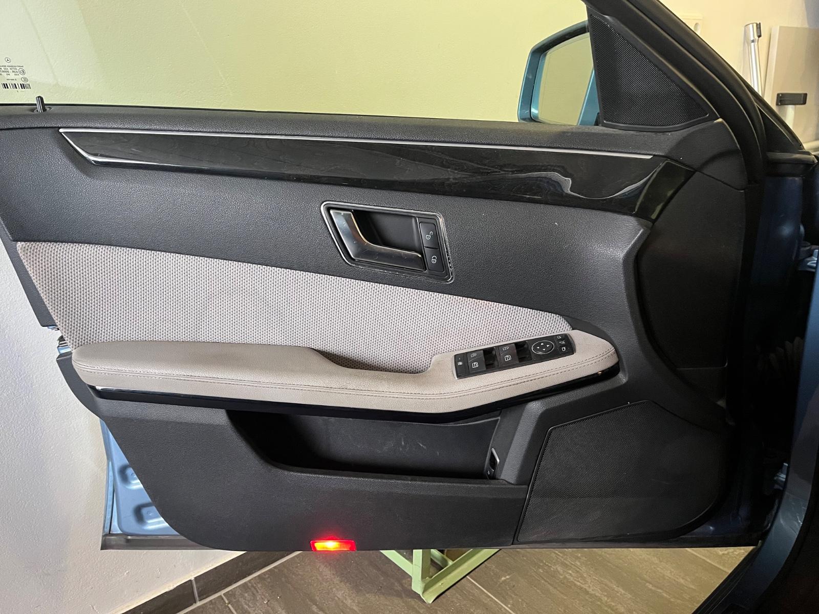 Mercedes-Benz E220 2012 — photo 10