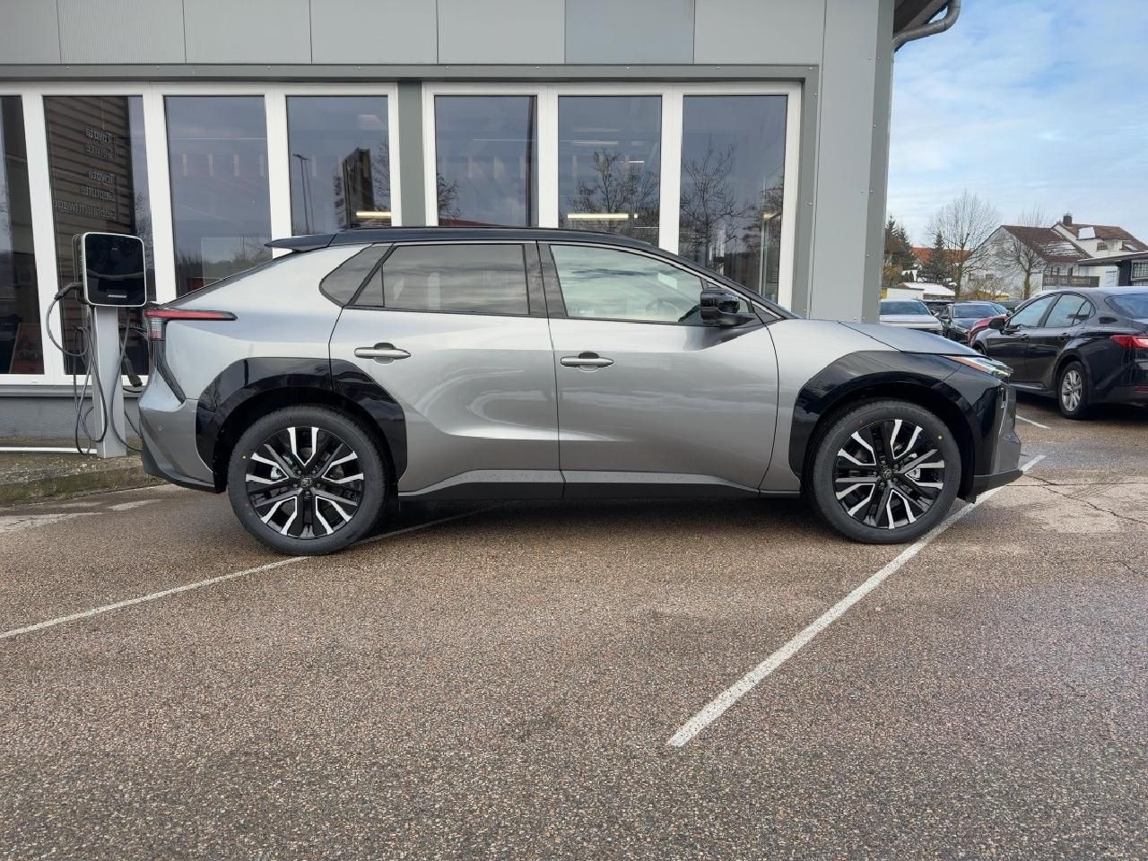 Fahrzeugabbildung Toyota bZ4X AWD Lounge *Leder+Pano+JBL+360+252kW