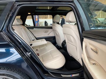 BMW 530 d xDrive *M-PAKET*HUD*AHK*BI-XENON*PANO*STHZ
