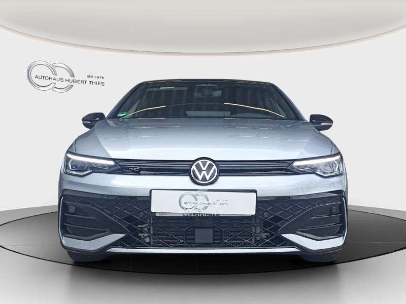 Fahrzeugabbildung Volkswagen Golf VIII 1.5 eTSI DSG R-Line