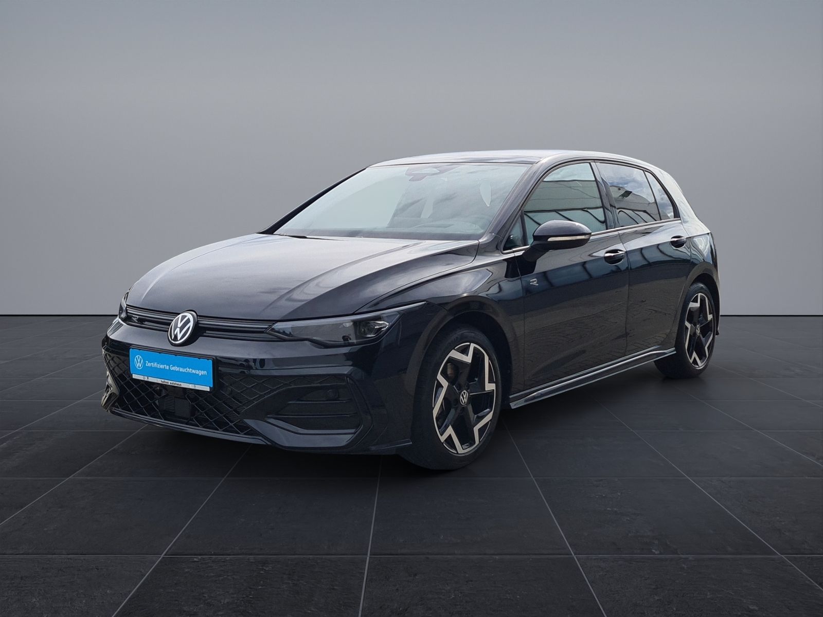 Volkswagen Golf 1.5 TSI R-Line 1,49% AHK PANOD NAVI WR MATR foto 2