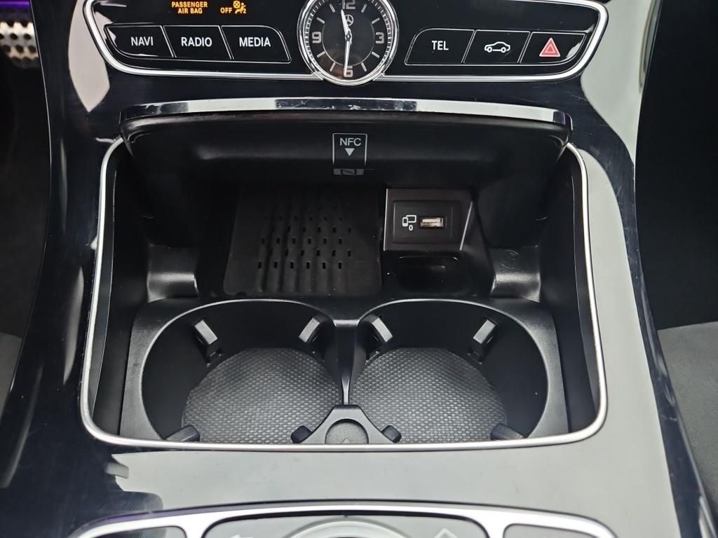Fahrzeugabbildung Mercedes-Benz E 300 d T AMG ACC HUD Navi LED SHZ KeyLess Sport