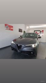Alfa-Romeo Stelvio - 2