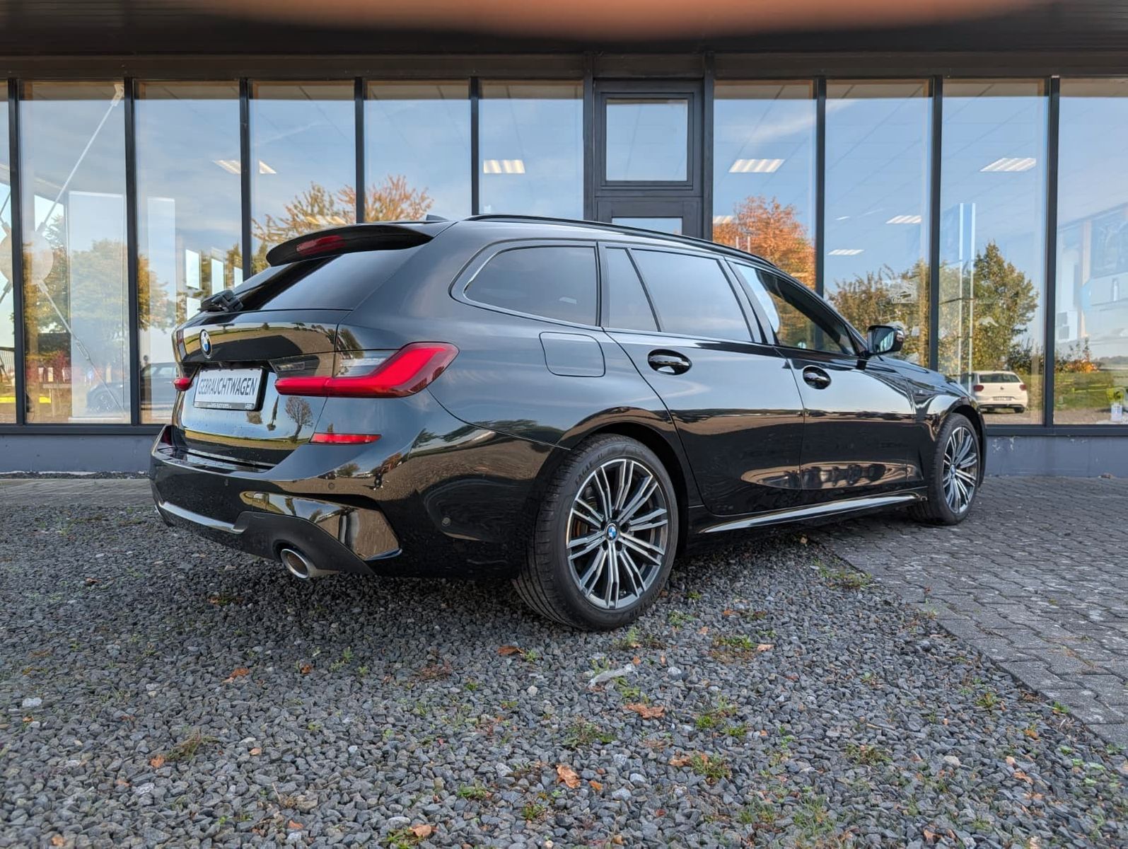 Fahrzeugabbildung BMW 320 3er Touring 320d xDrive M Sport *AMBIENTE*