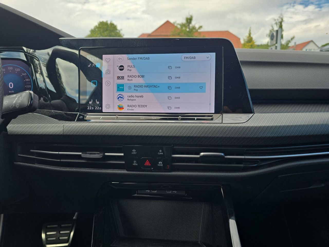 Fahrzeugabbildung Volkswagen Golf Variant R-Line 1.5 TSI IQ Pano AHK