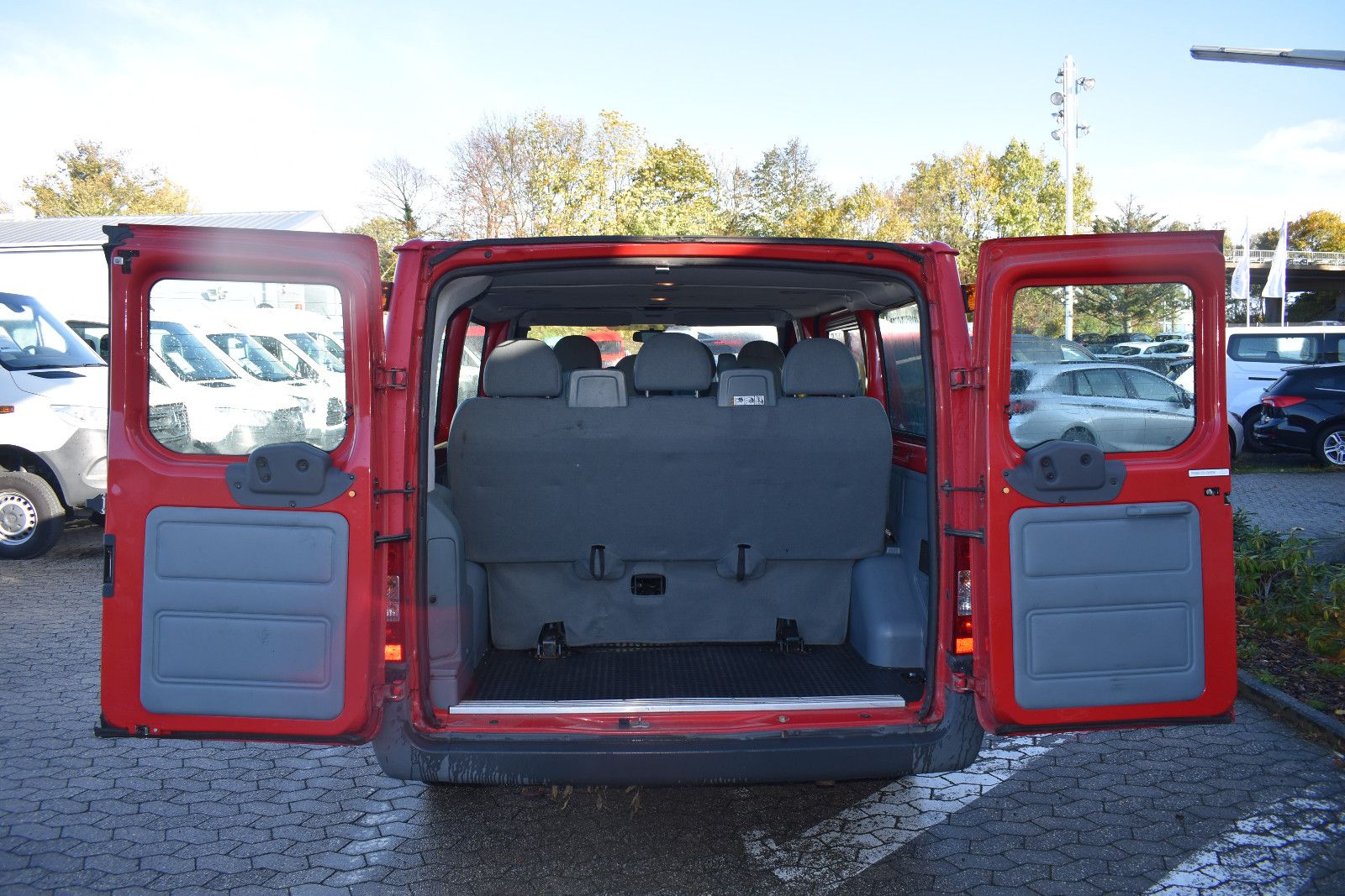 Fahrzeugabbildung Ford Transit Kombi Behindertengerecht *G 2349