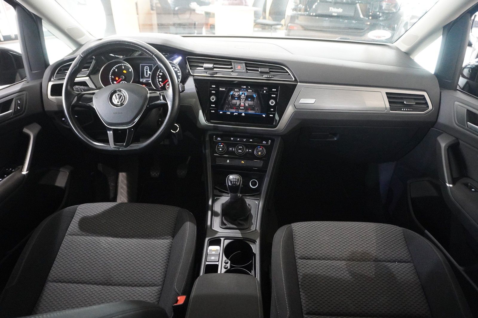 Fahrzeugabbildung Volkswagen Touran 2.0 TDI COMFORTLINE KLIMA/PDC/USB/ALU/BT