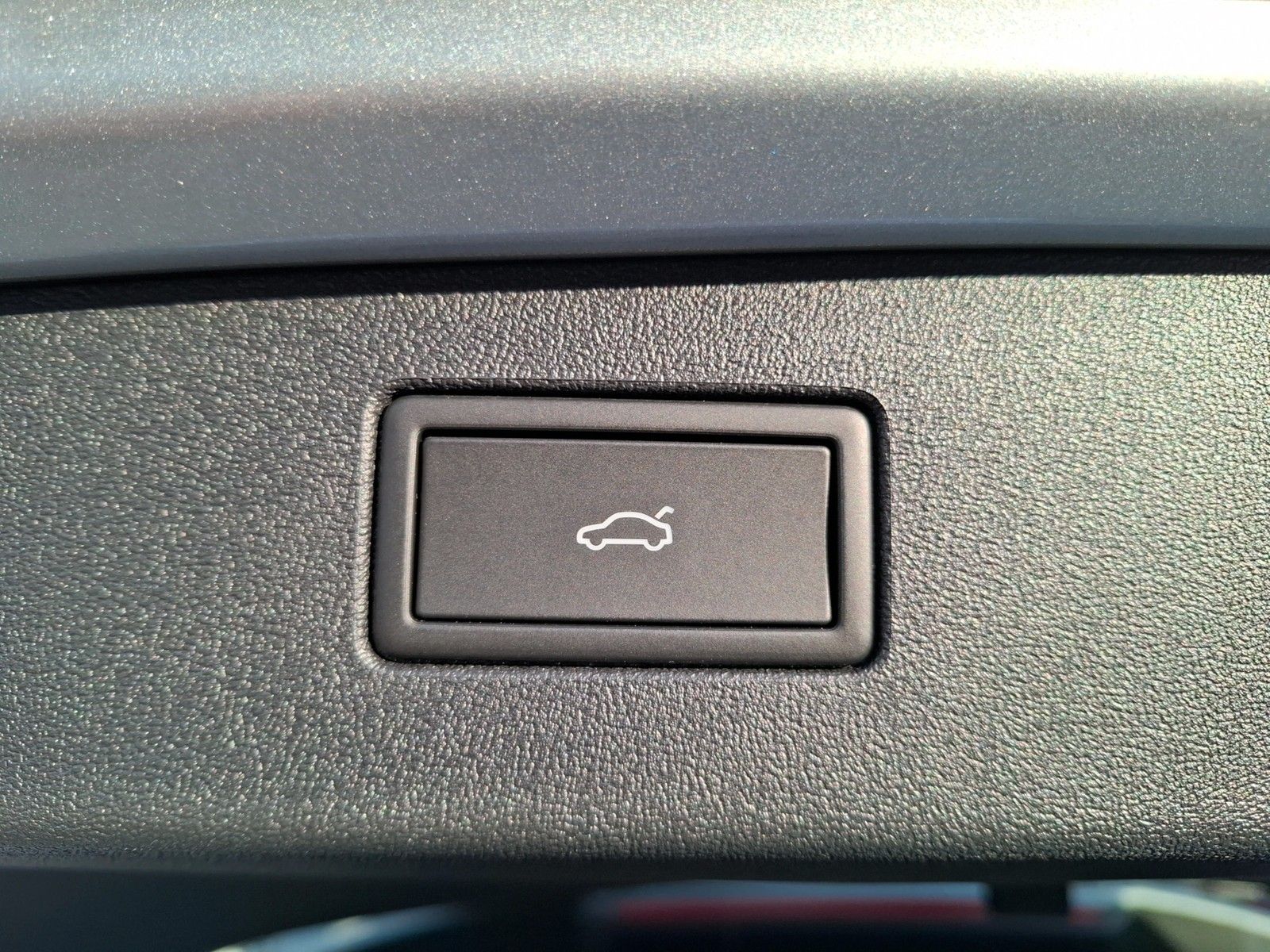 Fahrzeugabbildung Volkswagen Tiguan TDI R-Line DSG 4M Standhzg. Matrix Navi A
