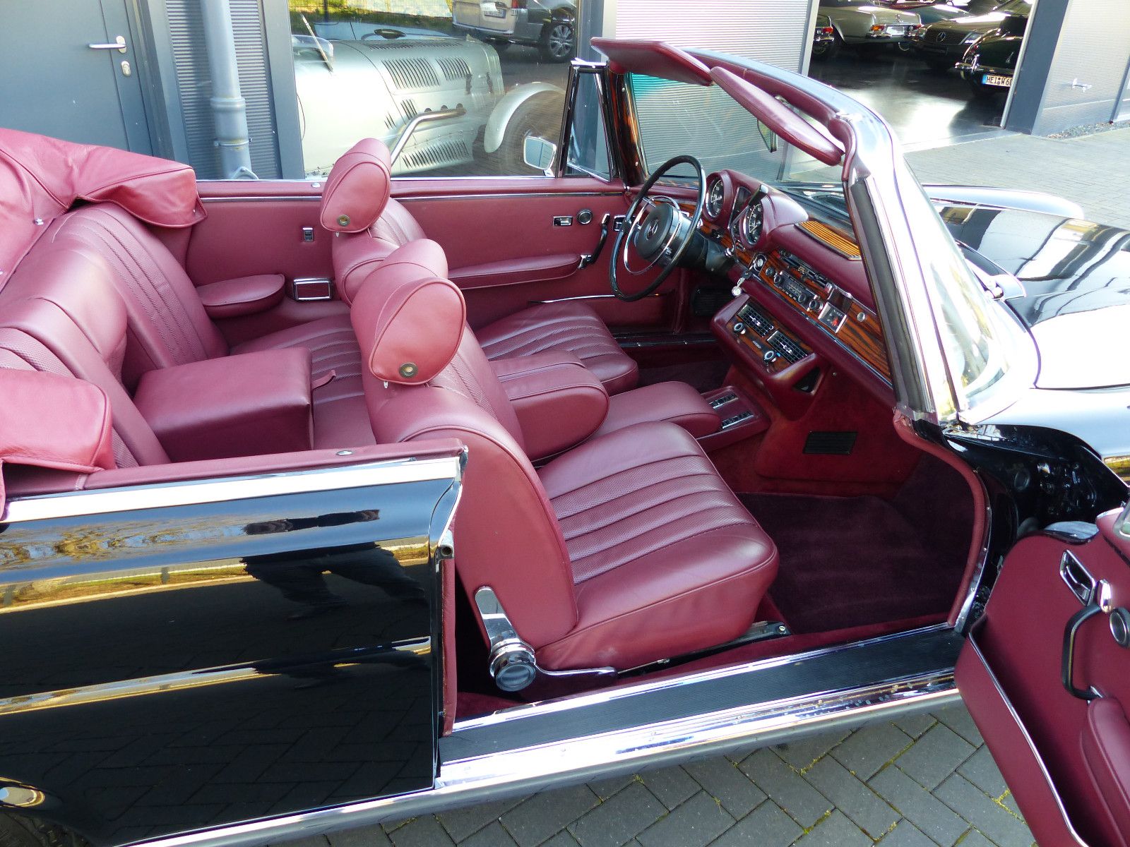 Fahrzeugabbildung Mercedes-Benz 280 SE 3,5  Cabriolet  111027... *Alle Extras*