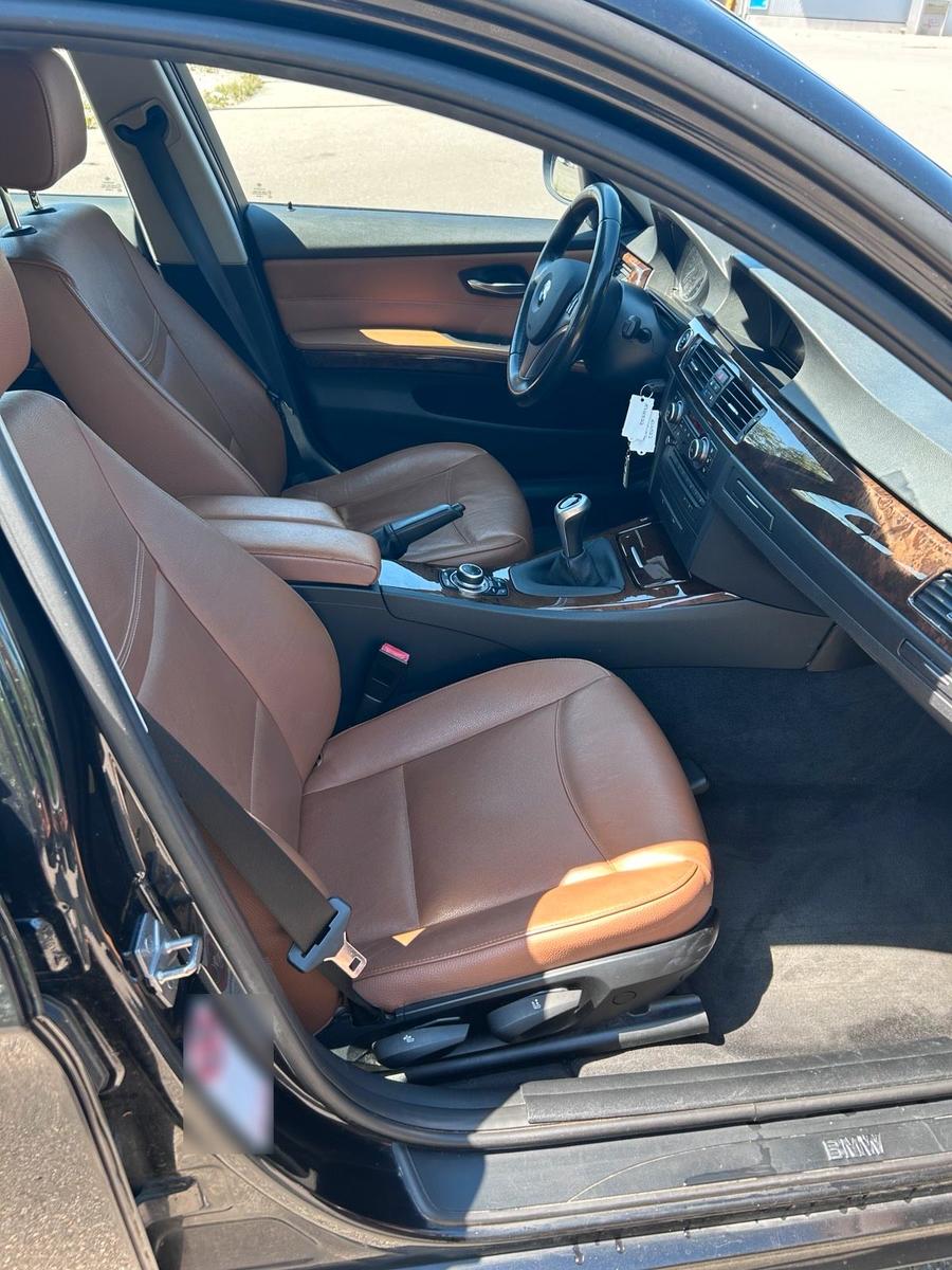 BMW 320 2010 — photo 9