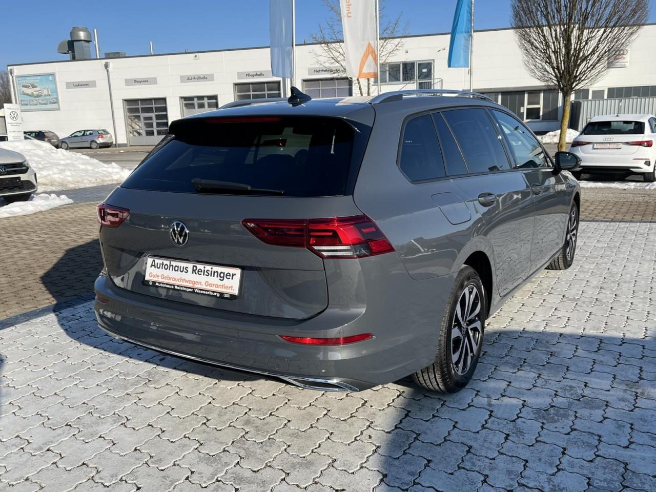 Volkswagen Golf VIII Variant 1.5 TSI Active (APP+NAVI+LED+R