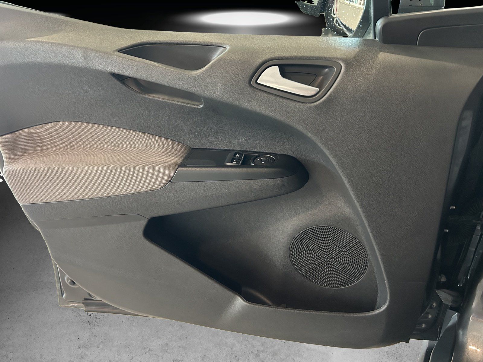 Fahrzeugabbildung Ford Tourneo Courier Titanium