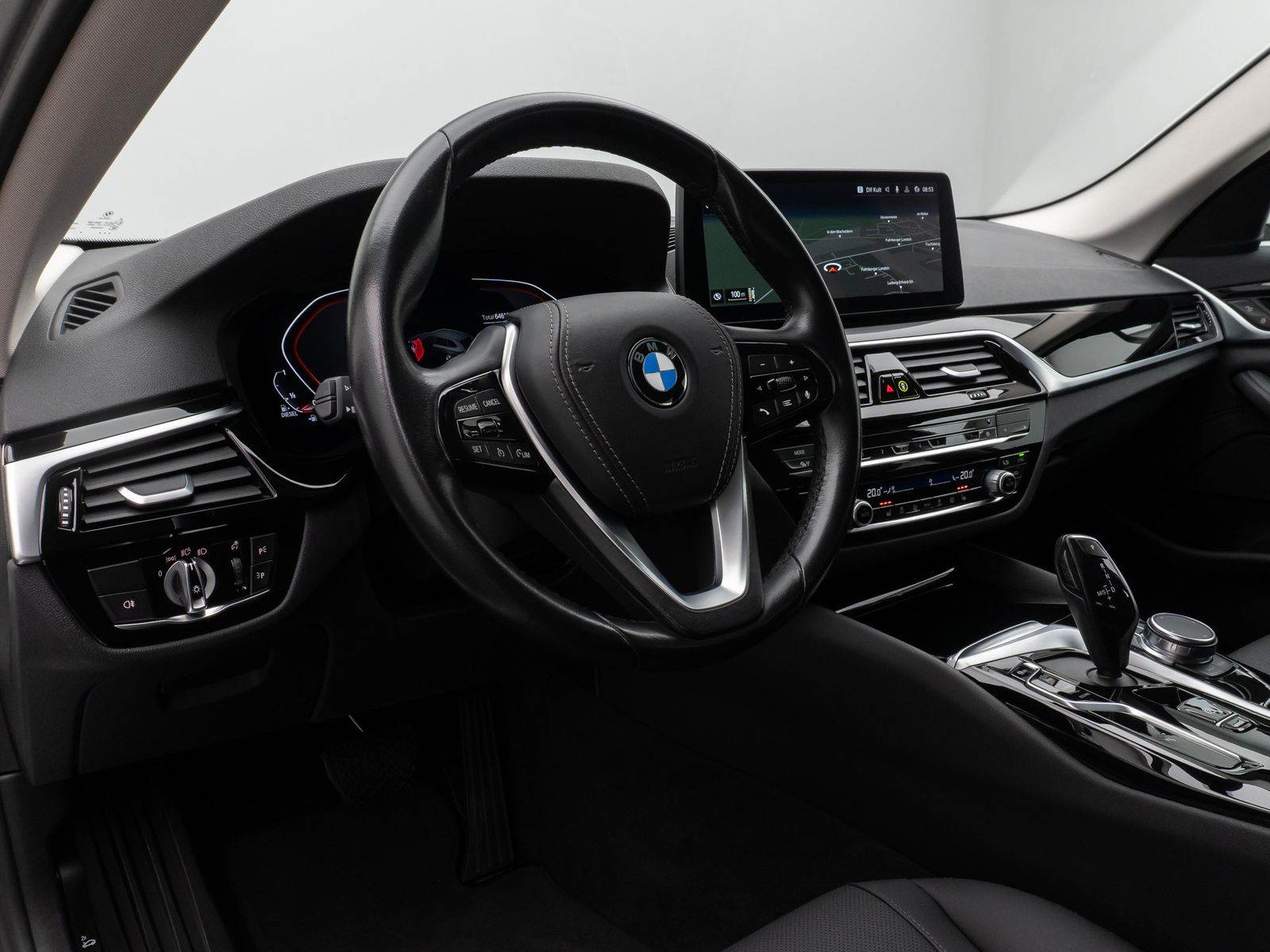 Fahrzeugabbildung BMW 520d Kamera DAB Leder Alarm Parkassistenzsystem