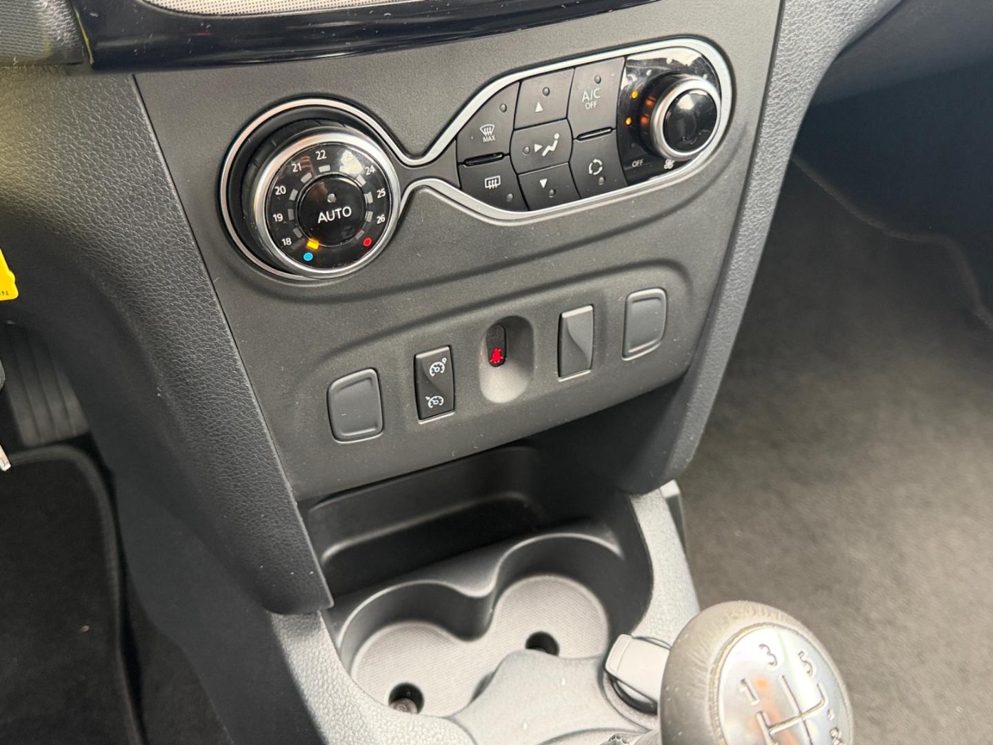 Dacia Sandero Stepway TCe 90 Celebration *AHK*Navi*CAM
